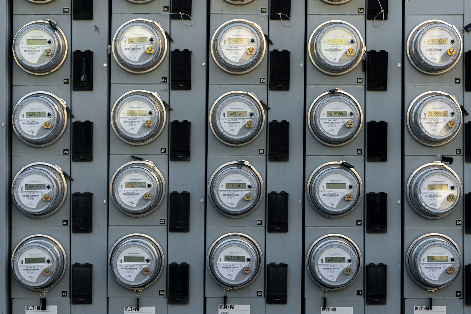 Een elektriciteitsmeter, symbool voor netbeheerkosten en energieverbruik